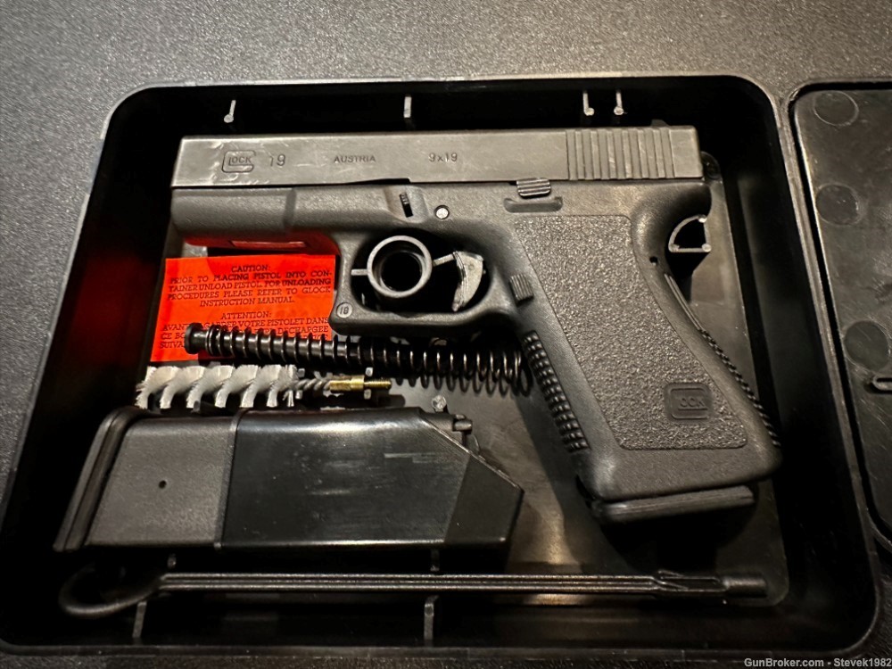 Gen 2 Glock 19 DV 1988 Tupperware Manual Preban Austrian Proofed PAPERWORK-img-0