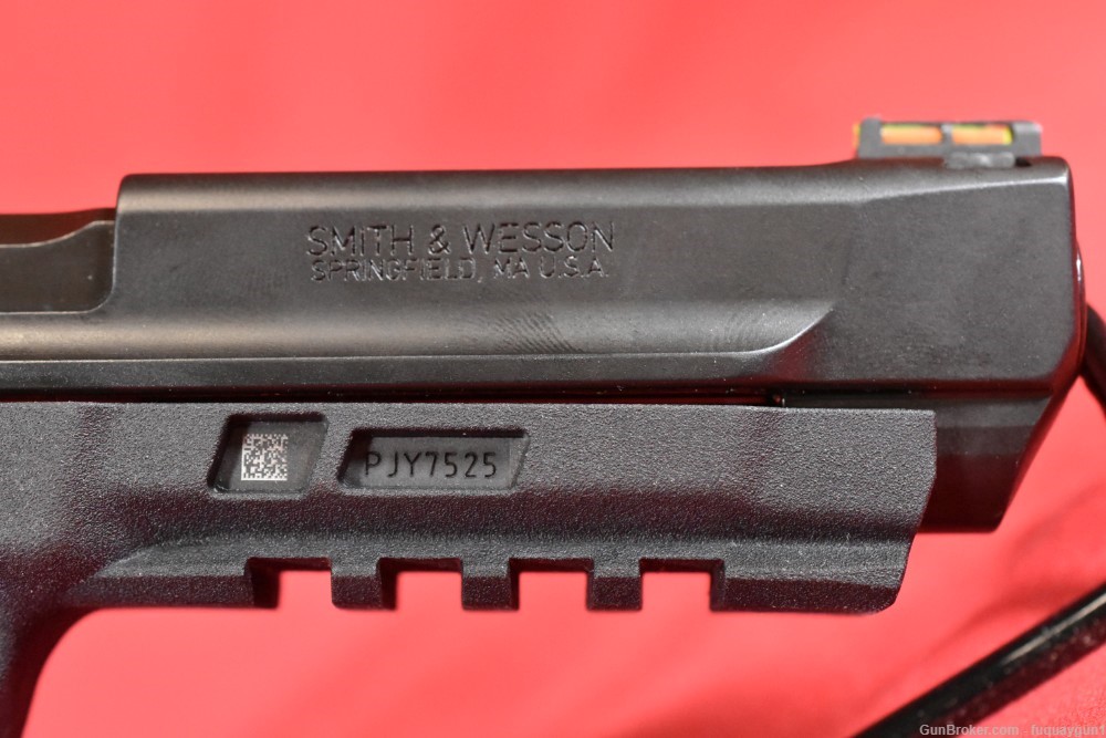 S&W M&P 22 Magnum DEALER SAMPLE M&P22 Magnum-img-12