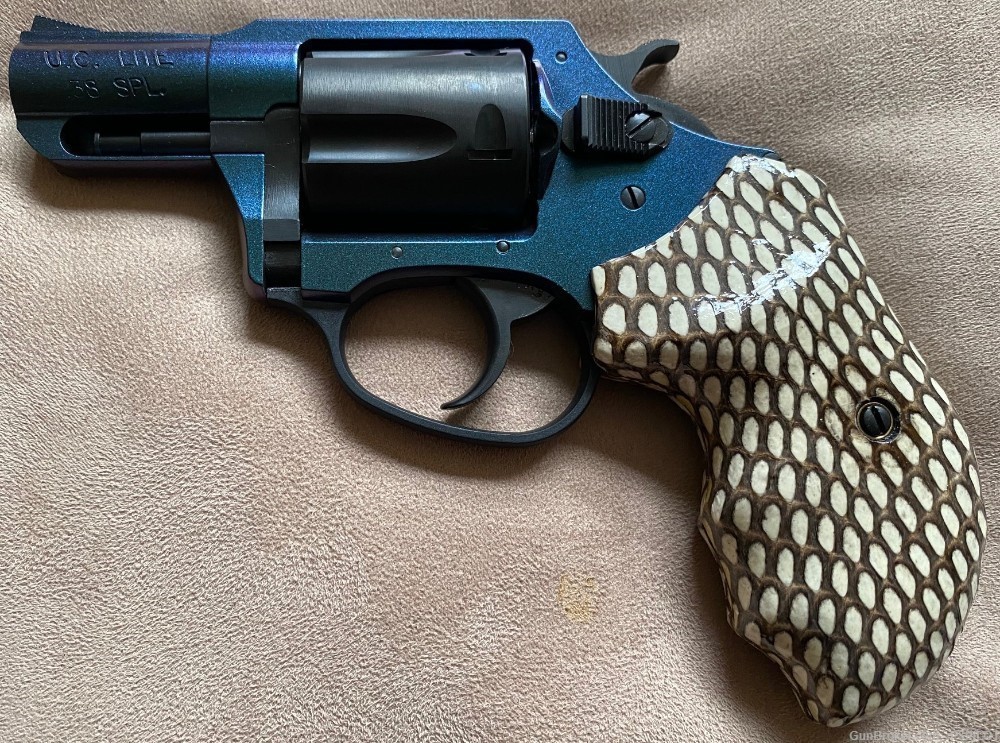 Genuine Cobra Skin Grips for Charter Arms .38 Special Revolver GRIPS ONLY-img-1