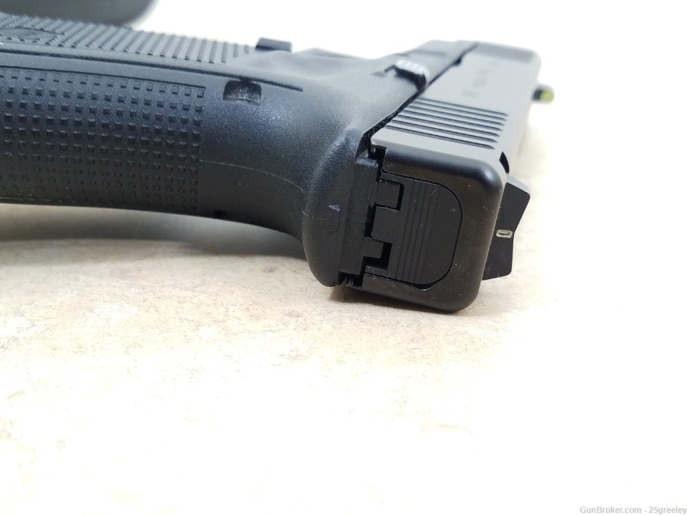 Glock 19 Gen 5 Austria 9mm Semi-Auto Pistol with XS Sights, 2 Magazines-img-12