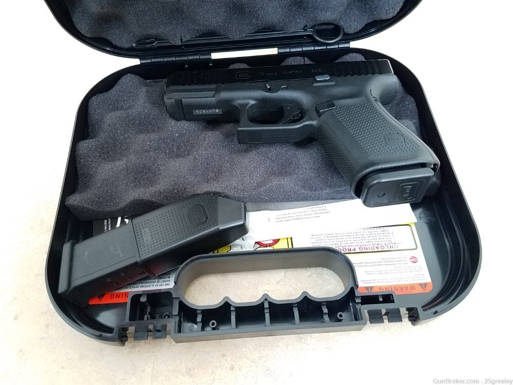 Glock 19 Gen 5 Austria 9mm Semi-Auto Pistol with XS Sights, 2 Magazines-img-1