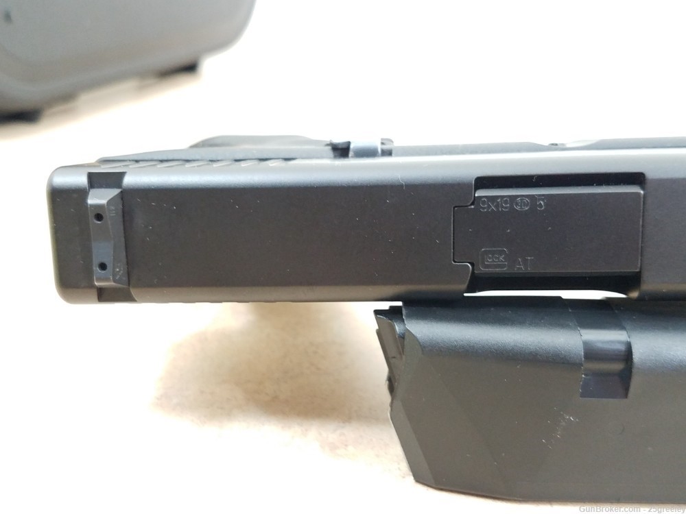 Glock 19 Gen 5 Austria 9mm Semi-Auto Pistol with XS Sights, 2 Magazines-img-11