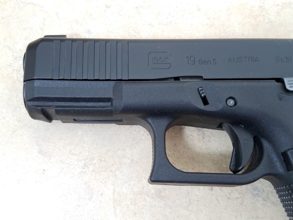 Glock 19 Gen 5 Austria 9mm Semi-Auto Pistol with XS Sights, 2 Magazines-img-4