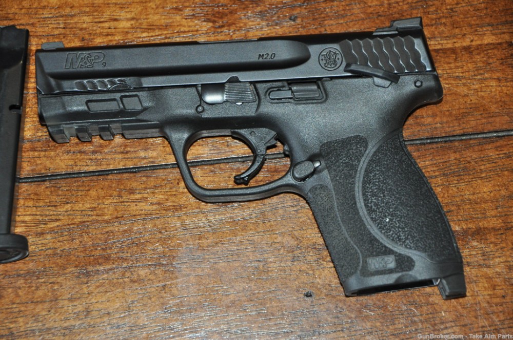 Smith & Wesson M&P9 M2.0 Compact 15rnd Pistol w/ Factory Box-img-26