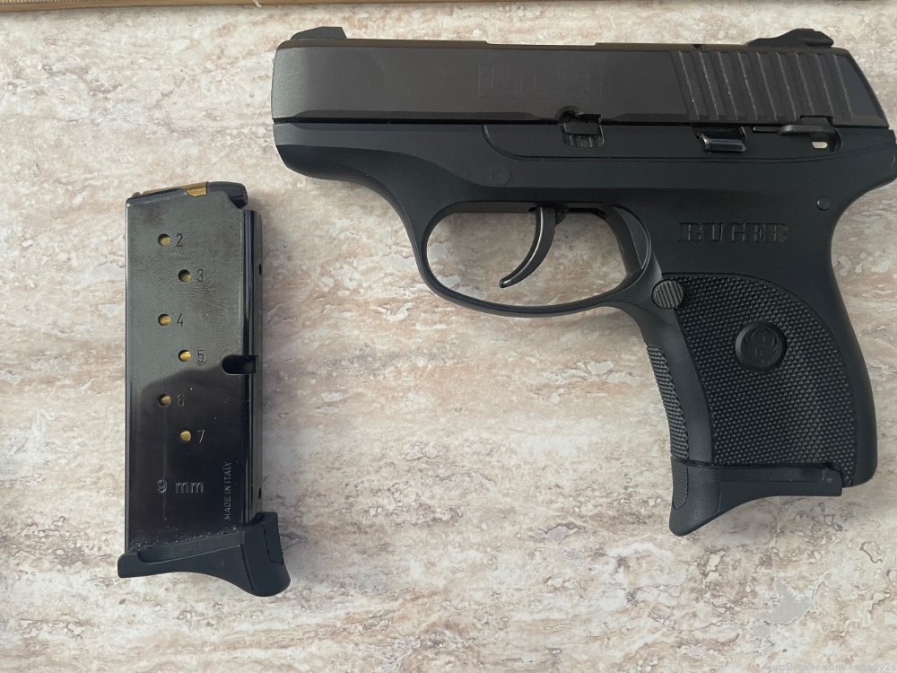 Ruger LC9 9mm with extra mag + Holster-img-1