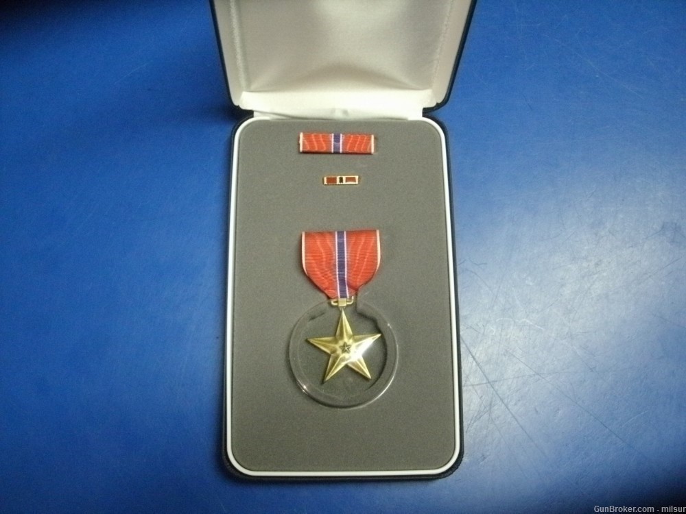 BRONZE  STAR WITH CASE-img-0