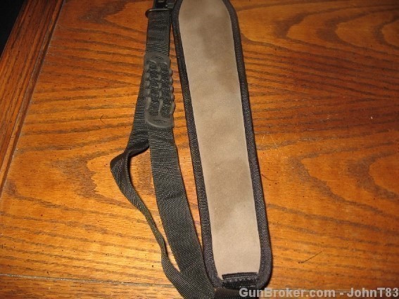 Black nylon padded hunting sling with swivels-img-1