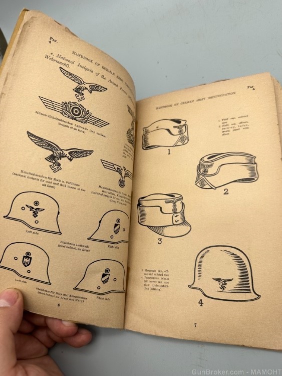WW2 US Army Books on German Army Uniforms Intelligence data Badges ID 1943-img-5