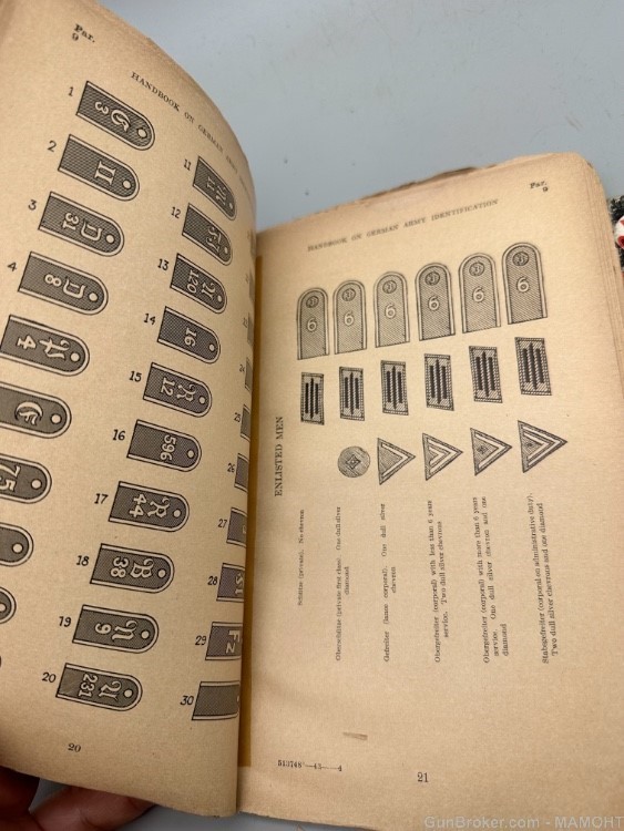 WW2 US Army Books on German Army Uniforms Intelligence data Badges ID 1943-img-8