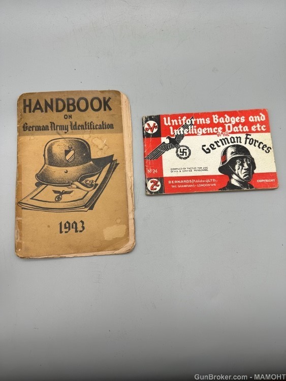 WW2 US Army Books on German Army Uniforms Intelligence data Badges ID 1943-img-0