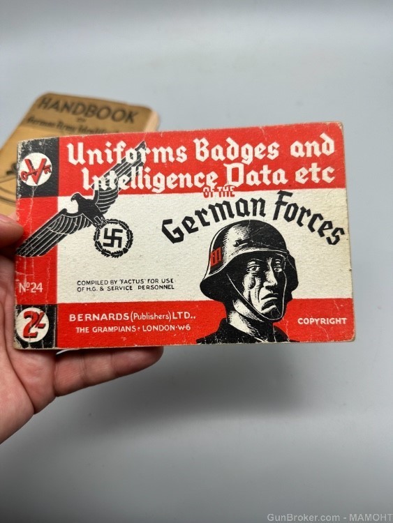 WW2 US Army Books on German Army Uniforms Intelligence data Badges ID 1943-img-13