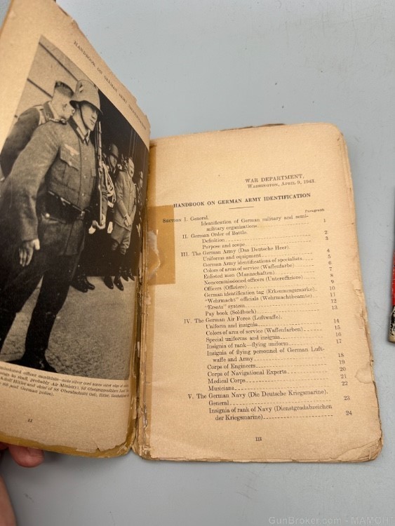 WW2 US Army Books on German Army Uniforms Intelligence data Badges ID 1943-img-3