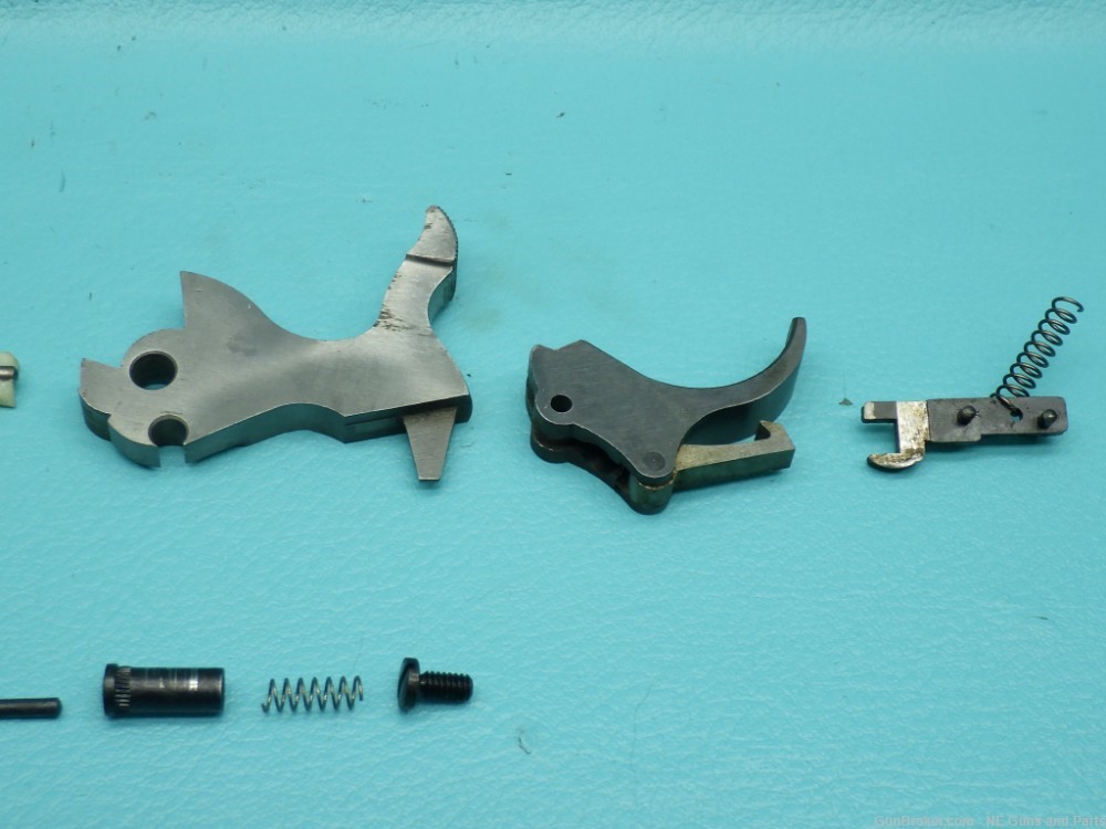 H&R 900 .22 S,L,LR 6"bbl Revolver Repair Parts Kit MFG 1966-img-2