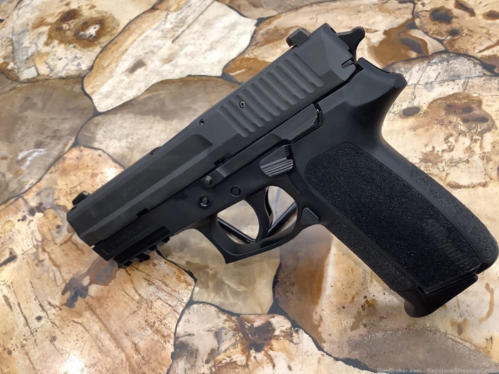 NIB SIG SAUER E2022-9-BSS 9MM 3.9" -img-4