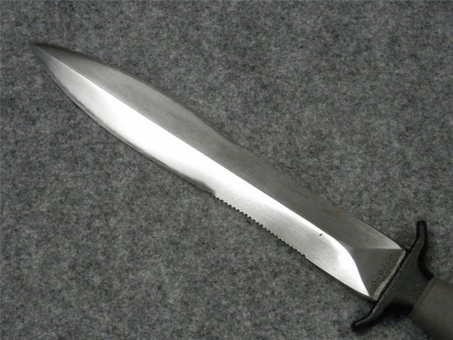 GERBER MARK II SURVIVAL KNIFE WITH SHEATH (1975)-img-12