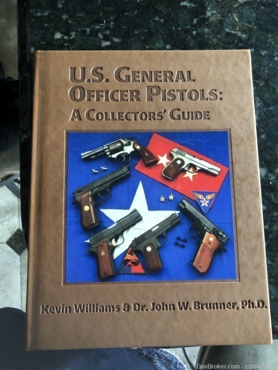 U.S. General Officer Pistols: A Collector’s Guide LEATHER BINDING WITH CASE-img-3