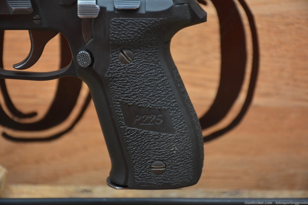 Sig Sauer P226.  9mm-img-1