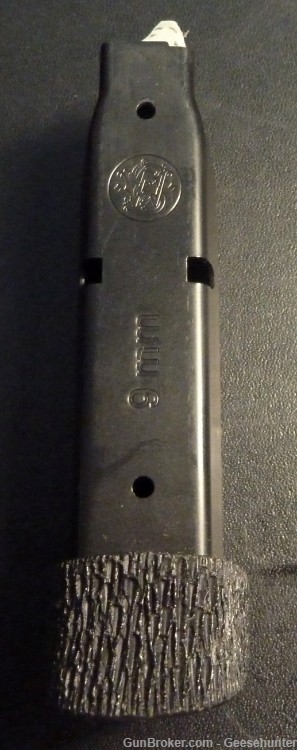 Smith & Wesson M&P9C Compact 9mm 12-Round Factory Magazine with Finger Rest-img-1