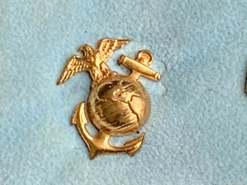WWII US MARINE CORP INSIGNIA PINS COLLECTION  FROM VETERAN, 3RD MARINE DIVI-img-8