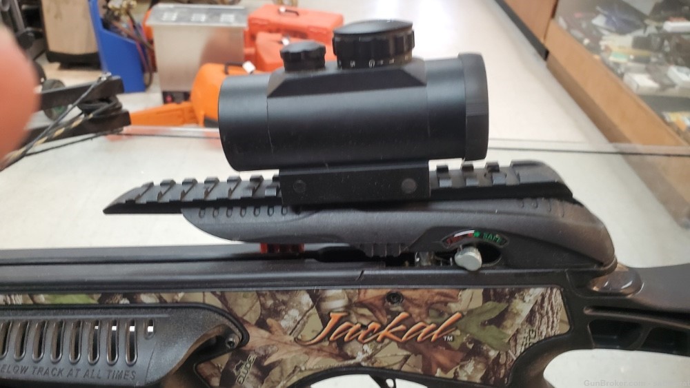 Barnett Jackal crossbow with Halo scope Used-img-4