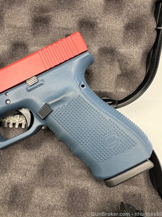 Glock 20 Gen 4 10mm 4.6'' Blue and Red Cerakote-img-1