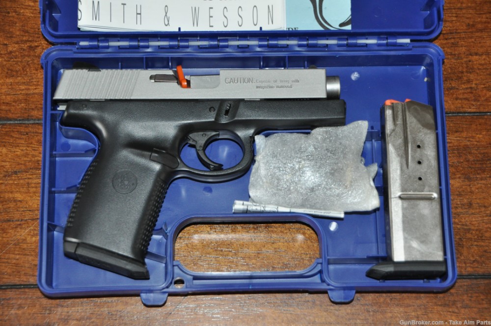 Smith & Wesson SW40V 40SW Sigma w/ Factory Box & 2 10rnd Mags-img-21