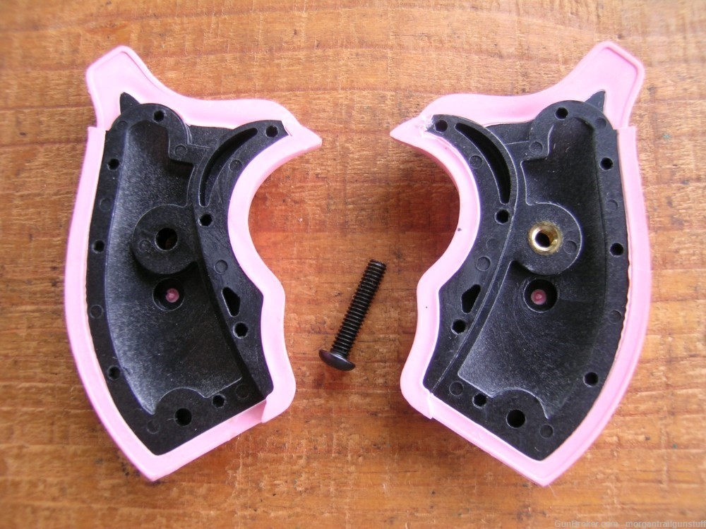 413120000 SMITH & WESSON J FRAME ROUND BUTT PINK RUBBER GRIPS -img-6