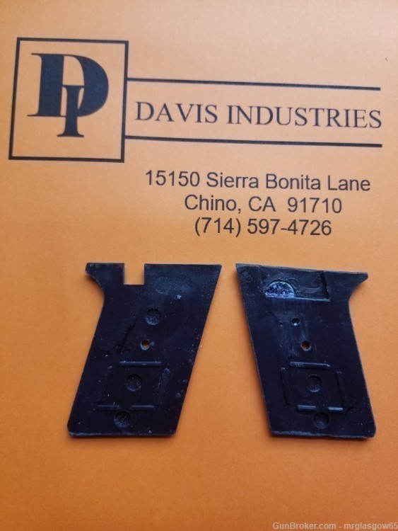 New Davis Industries P-380 P-32 Black Grips with Medallions-img-3