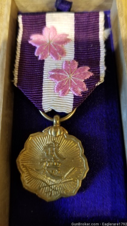 Rare Japanese military Bushido Superior Defense medal.-img-1