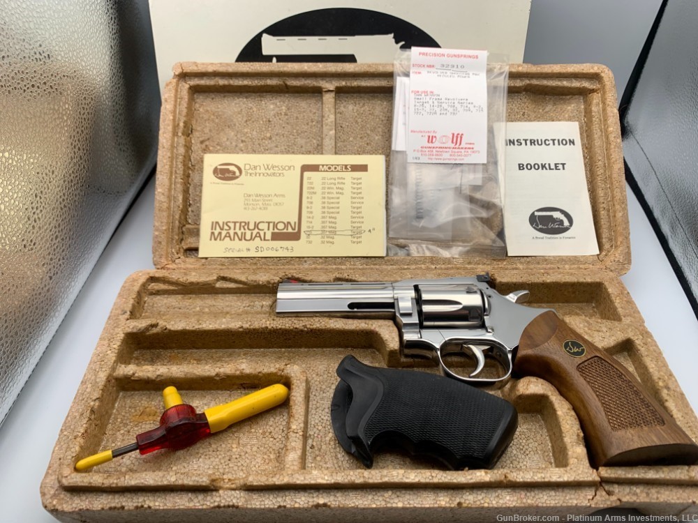 Dan Wesson 715-V Custom Bright Polished in Original Box with papers tool-img-2