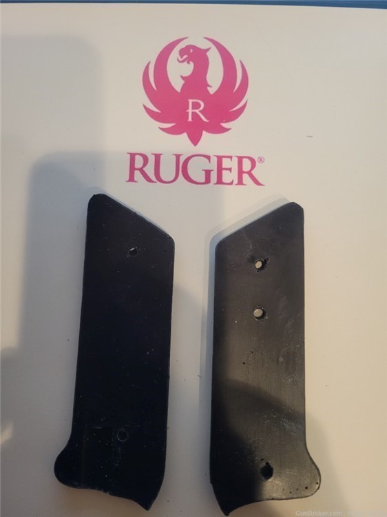 Ruger Mark I - Checkered grips with Medallion - New handgun grips-img-2