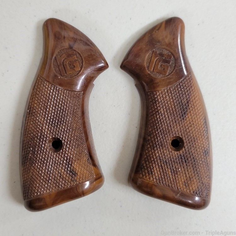 RG revolver grips unknown model no mounting screws -img-0
