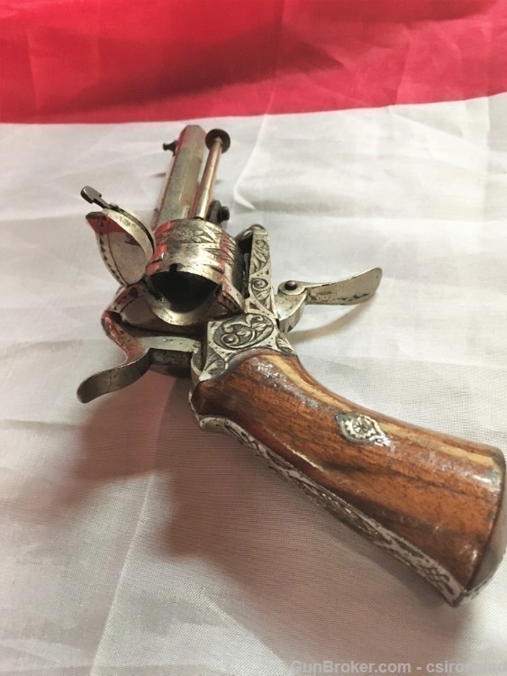 Revolver, pinfire, engraved  Lefaucheux-img-1