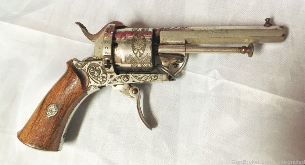 Revolver, pinfire, engraved  Lefaucheux-img-0