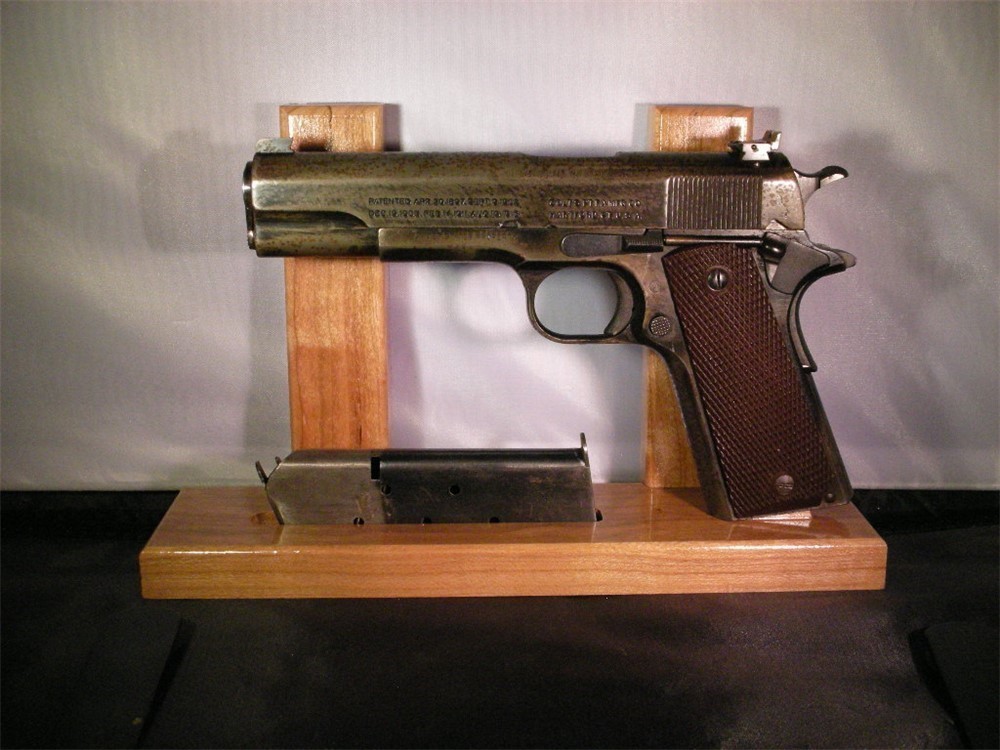 1911 Pistol Stand Wall Mount-img-1