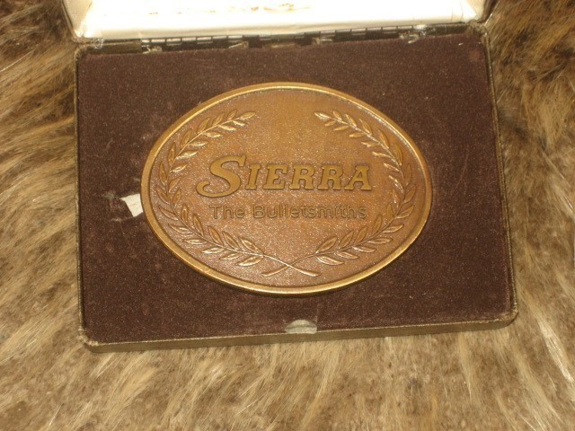 VERY COLLECTABLE SIERRA BELT BUCKLE LOOK !-img-1