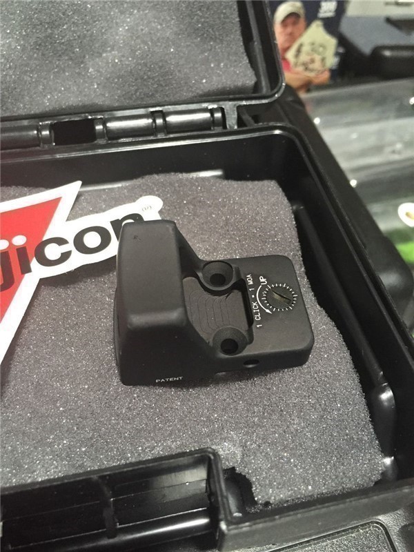 Trijicon RM01 RMR – 3.25 MOA With A FREE Gift Red Dot CQC Sight NEW IN BOX!-img-0
