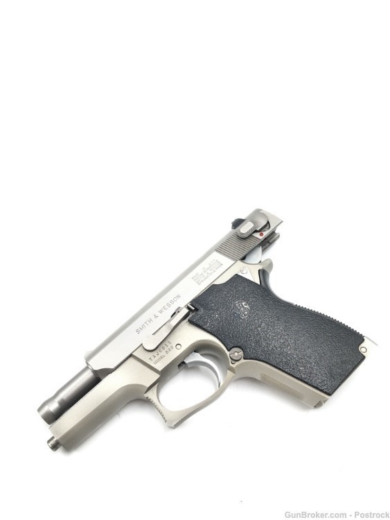 Smith and Wesson 669 9mm Semi-Auto Pistol with one 12 round magazine -img-13
