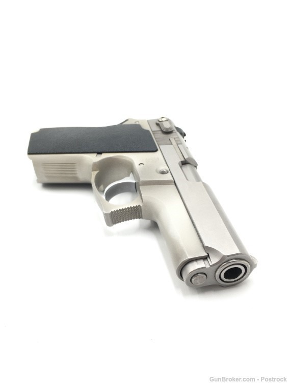 Smith and Wesson 669 9mm Semi-Auto Pistol with one 12 round magazine -img-7