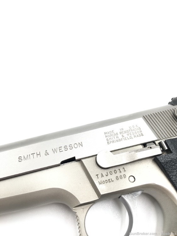 Smith and Wesson 669 9mm Semi-Auto Pistol with one 12 round magazine -img-9