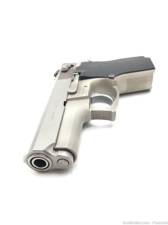 Smith and Wesson 669 9mm Semi-Auto Pistol with one 12 round magazine -img-8