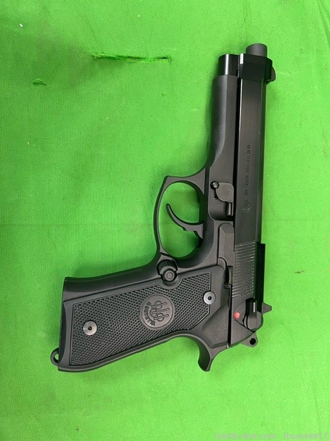 Beretta M9-22 Pistol 22 Caliber with 2 Mags, Trigger Lock, Case-img-5