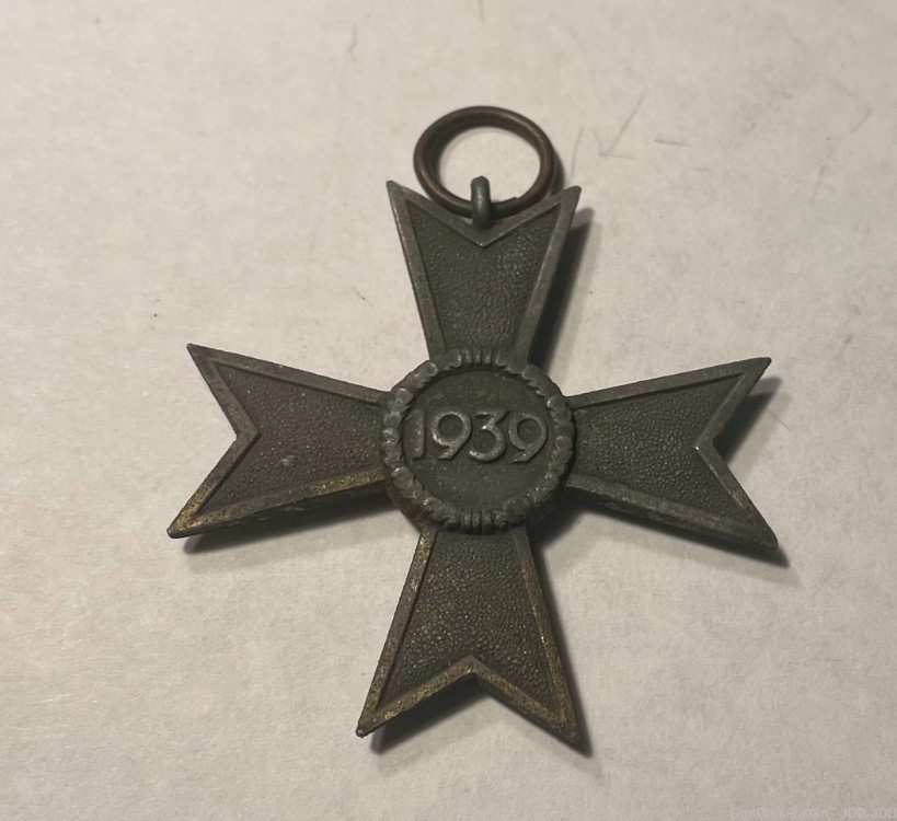 W.W. II. German War Merit Medal-img-2