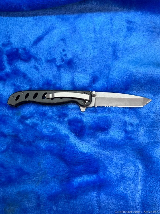 Gerber EVO 4660920A black single blade locking knife with a metal belt clip-img-1