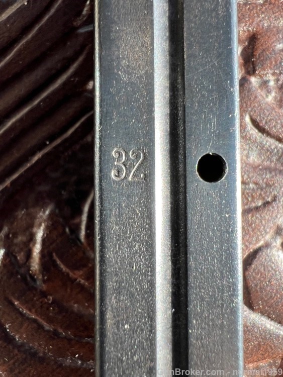 MP40 MAGAZINE SLABSIDE 99% AND BEAUTIFUL RARE 1940 NON-RIBBED.-img-3