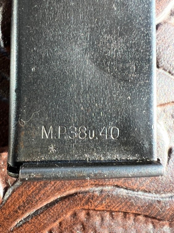 MP40 MAGAZINE SLABSIDE 99% AND BEAUTIFUL RARE 1940 NON-RIBBED.-img-2
