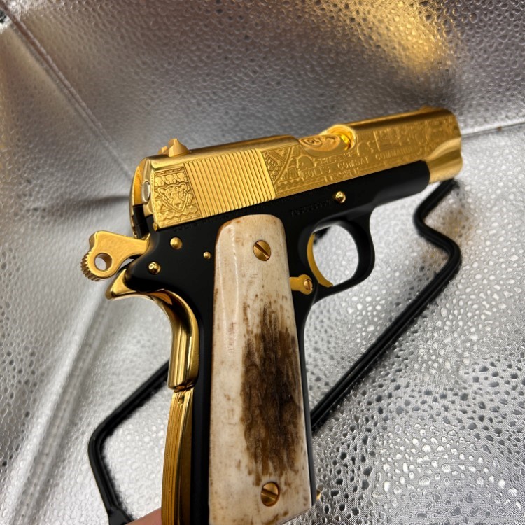 Aztec Engraved & Gold plated 1974 Colt Combat Commander-img-2
