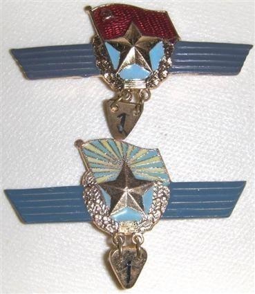 Russia -Soviet Union. Original Officer qualification badge 2 different-img-0