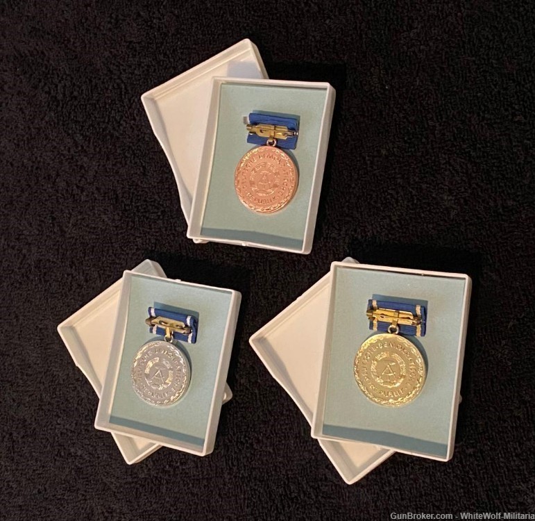 Vintage East German DDR Lot full Set THREE J. H. Pestalozzi Medals MINT-img-9