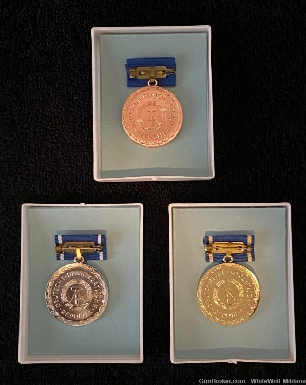 Vintage East German DDR Lot full Set THREE J. H. Pestalozzi Medals MINT-img-5